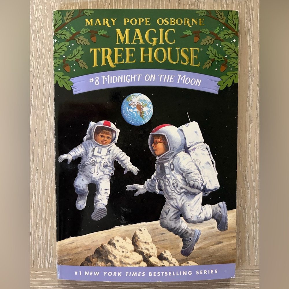 Magic Tree House: Midnight on the Moon Book